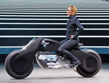 Motorrad VISION NEXT 100: Η μηχανή της BMW που περιλαμβάνει ειδικά γυαλιά επαυξημένης πραγματικότητας (φωτό, βίντεο)